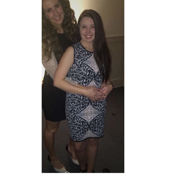 BCBG size Small bodycon dreas - Picture 3 of 3